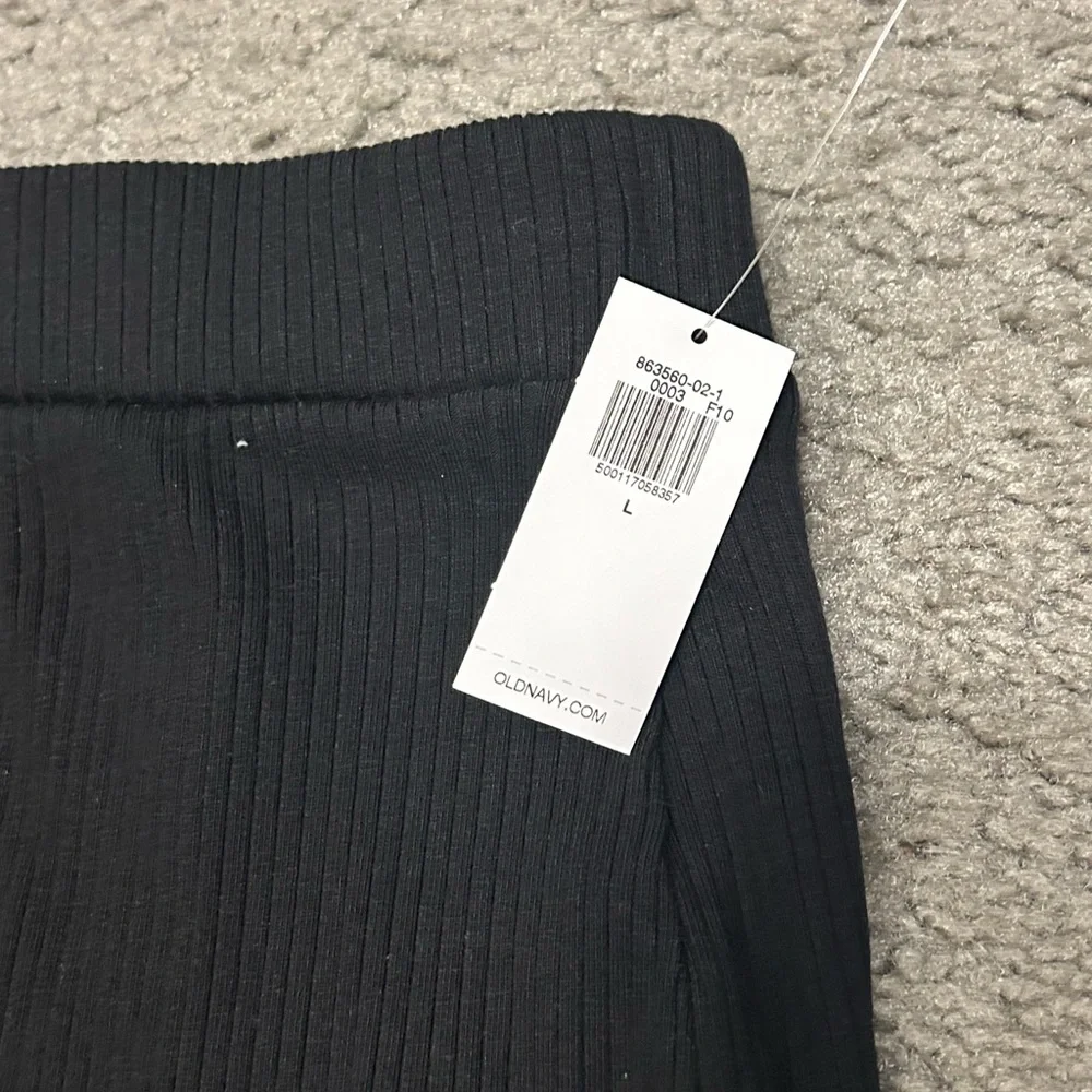 Old Navy Black Midi Pencil Skirt - Picture 2 of 9